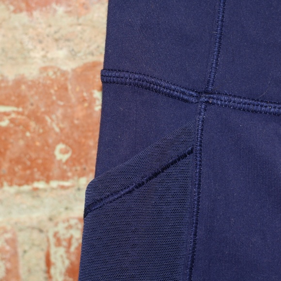 Lululemon Navy Leggings w. Pockets - Picture 3 of 6